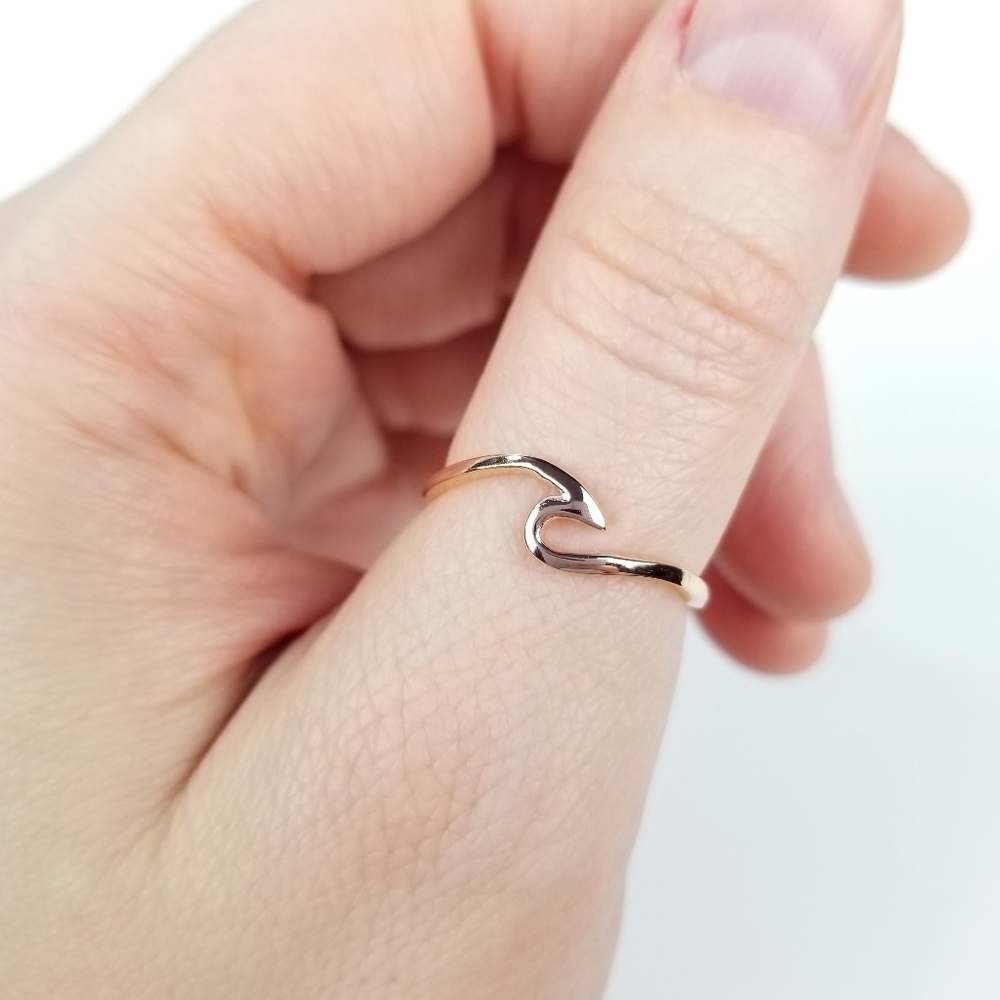 {A Simple Wave Ring} .925 Silver, Rose Gold